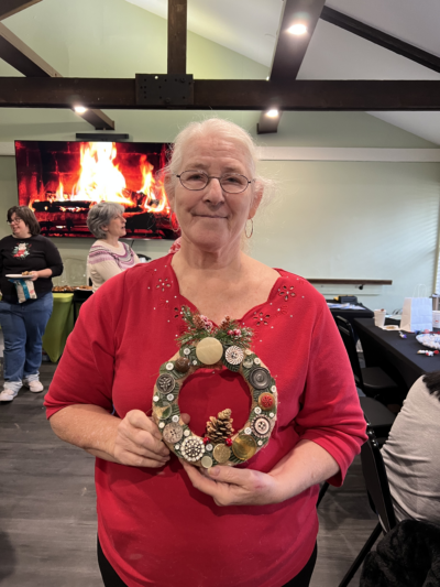 Sue holding her wreath